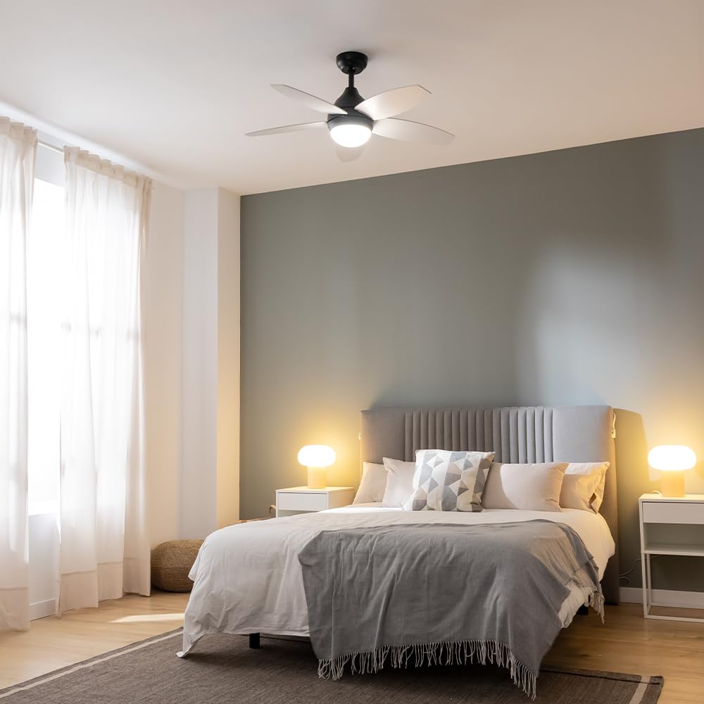 Cecotec Ventilador de Techo con Luz EnergySilence Aero 4200 Black&LightWood. 53W, Diámetro 42”, Luz LED de 15W en 3 Tonos, Mando a distancia, Temporizador seleccionable, 3 Velocidades y 5 Aspas